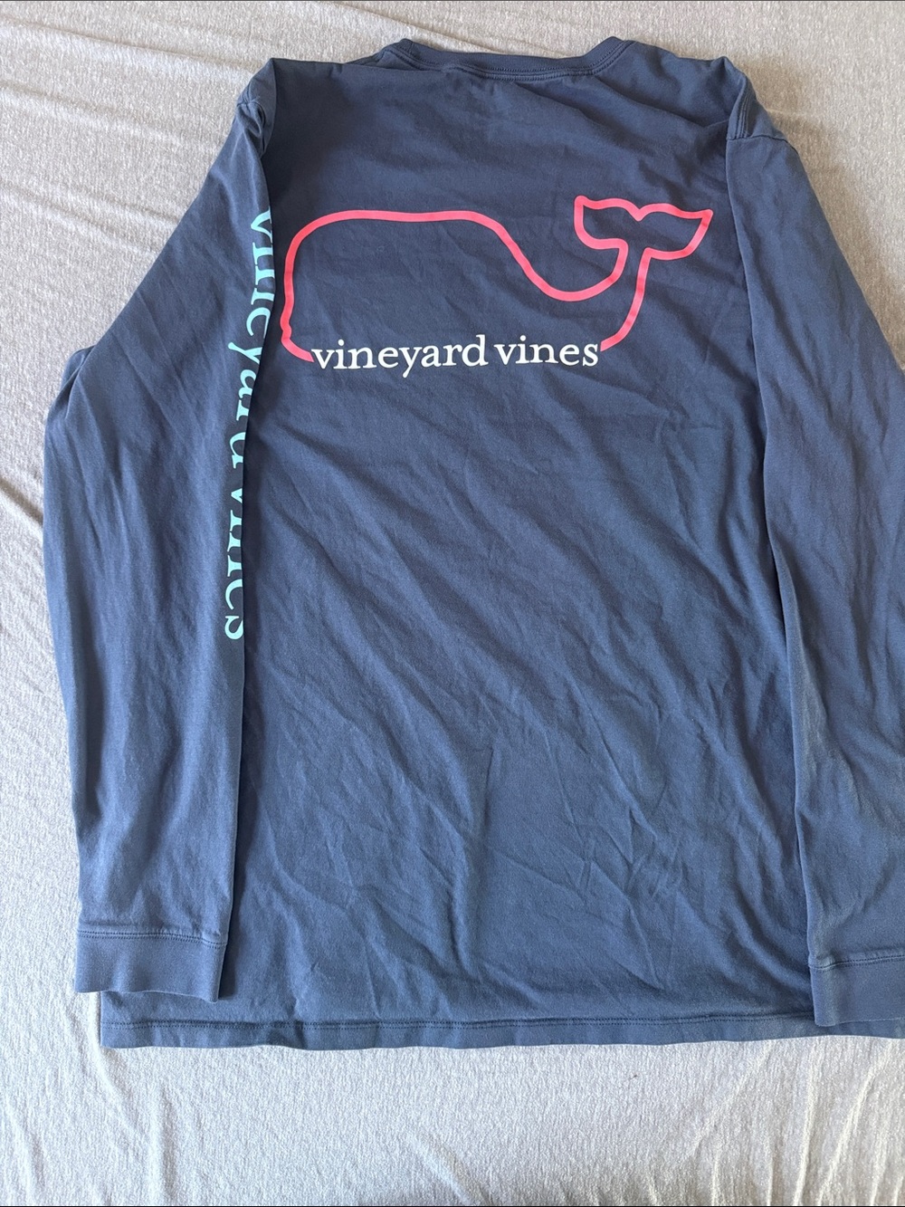 Vineyard Vines Men’s Navy Short-Sleeve Pocket Tee with Pink Whale - Picture 6 of 7